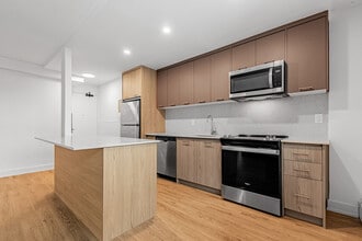 135 Tyndall Ave in Toronto, ON - Building Photo - Building Photo