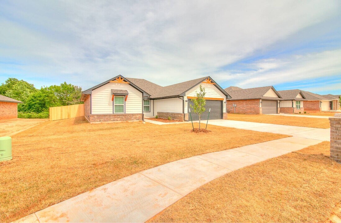 4613 Lincoln St in Harrah, OK - Building Photo