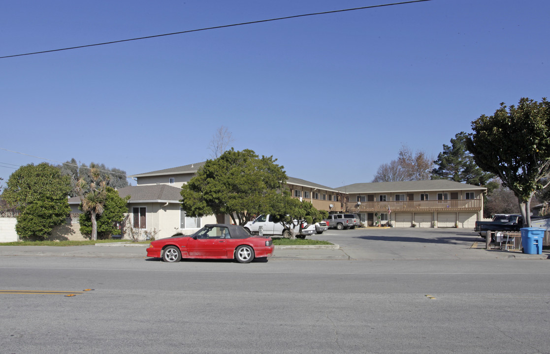 57 Muckelemi St in San Juan Bautista, CA - Building Photo