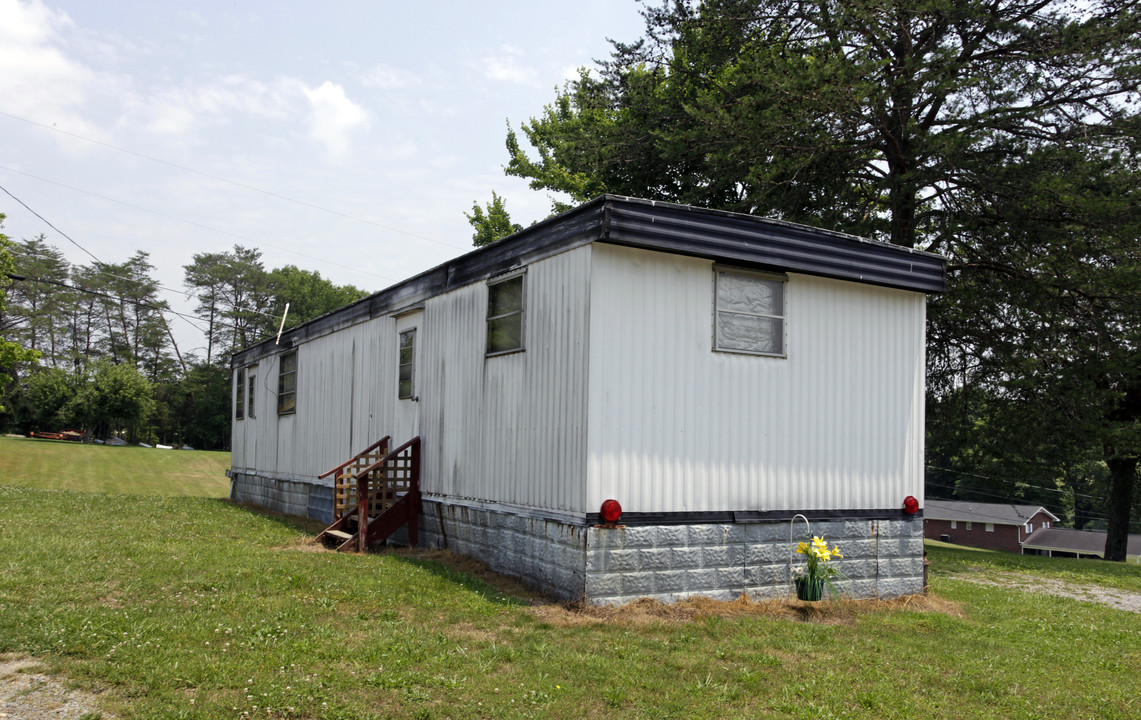 102 Lay's Ln in Maynardville, TN - Building Photo