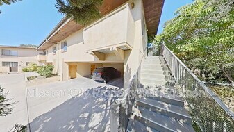 1016 E Canon Perdido St in Santa Barbara, CA - Building Photo