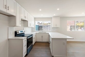 6327 Brooklyn Ave in San Diego, CA - Foto de edificio - Building Photo