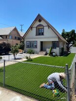 4719 S Gramercy Pl in Los Angeles, CA - Building Photo