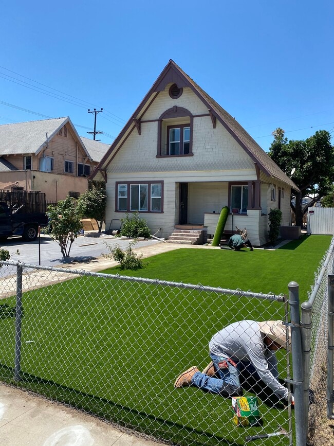 property at 4719 S Gramercy Pl