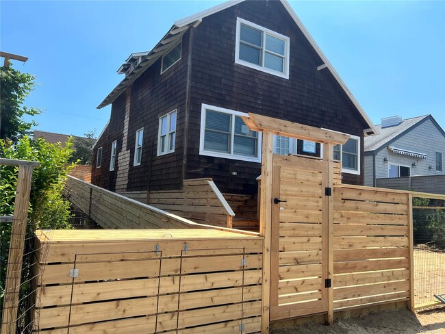 149 Bungalow Ln in Ocean Beach, NY - Building Photo - Building Photo