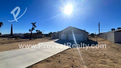 13985 Smoketree St in Hesperia, CA - Building Photo - Building Photo