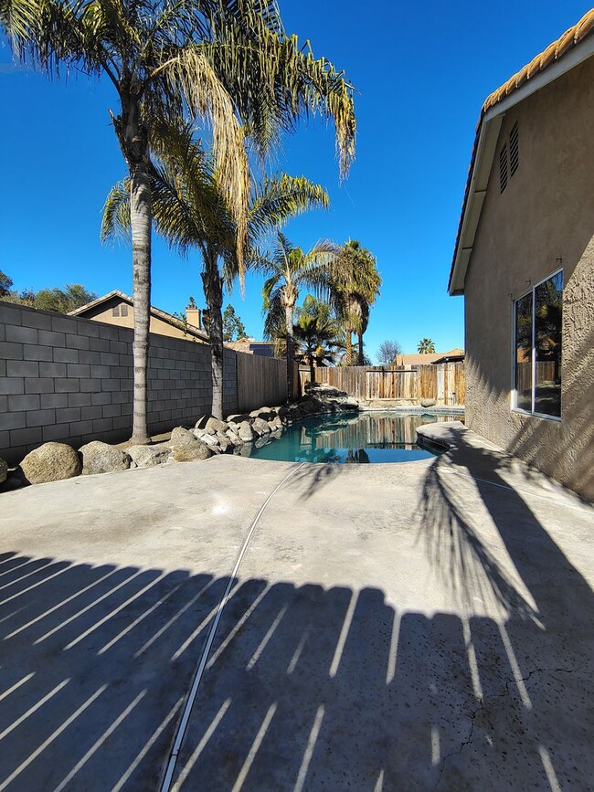 7315 Sandrinilla St in Bakersfield, CA - Building Photo - Building Photo