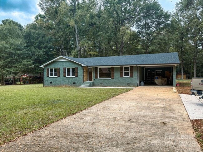 1895 Forest Lake Dr