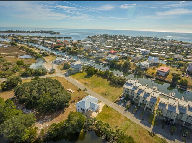 36 Sea Breeze Dr, Unit 6 in Crawfordville, FL - Foto de edificio - Building Photo