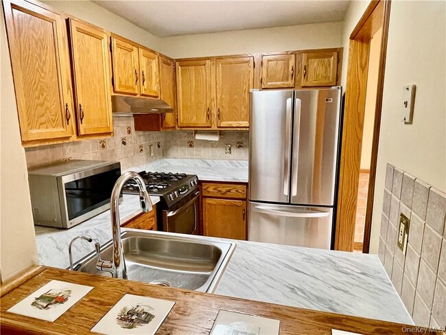 property at 25 Lexington Hills Rd