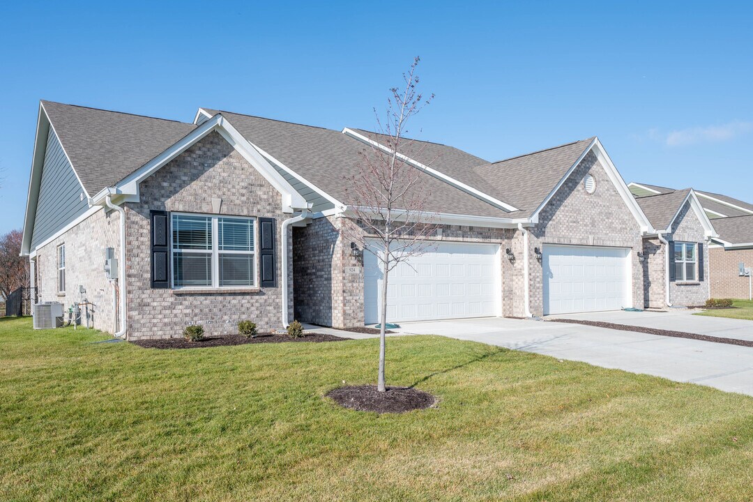 Woods at Countryside Crossing in Avon, IN - Building Photo