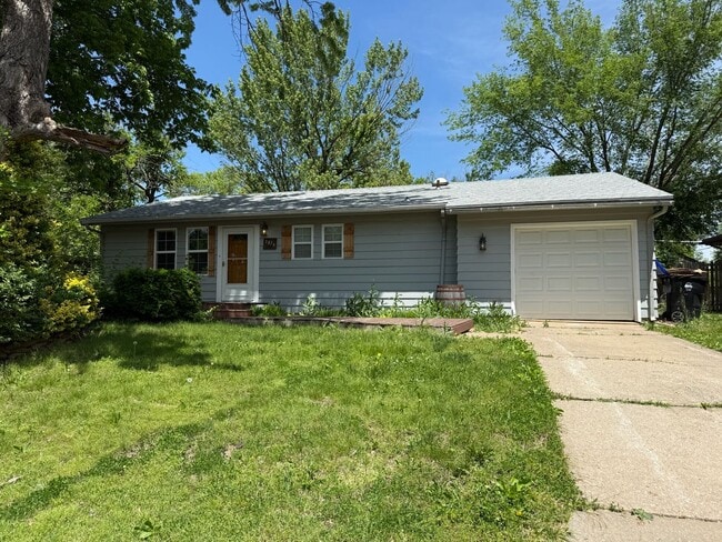 property at 1816 SW Harp Pl