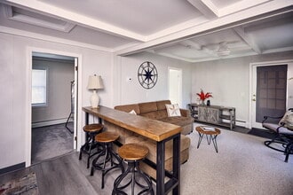 161 Charlotte Dr in East Greenwich, RI - Building Photo - Building Photo