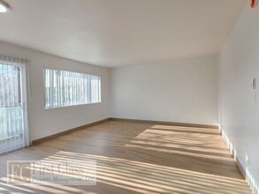 12345 SW Hall Blvd in Portland, OR - Building Photo - Building Photo