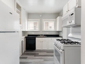 736 Olive Ave in Long Beach, CA - Foto de edificio - Building Photo