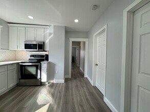 103 Bowen Ave in Medford, MA - Building Photo - Building Photo