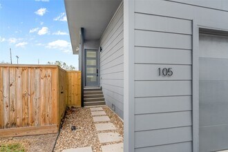 105 Tolima Dove St in Houston, TX - Building Photo - Building Photo