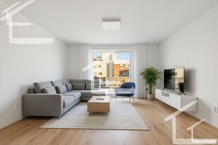 1045 Commonwealth Ave in Boston, MA - Building Photo