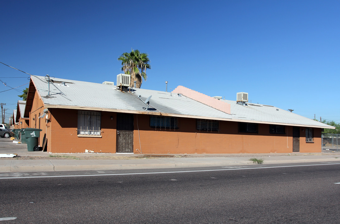 Alicia Apartments in Phoenix, AZ - Building Photo