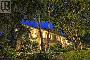 1124 Bridge Rd in Oakville, ON - Building Photo