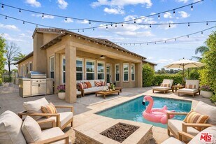 37 Shoreline Dr in Rancho Mirage, CA - Building Photo