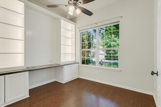 8701 Little Laura Dr in Austin, TX - Building Photo - Building Photo