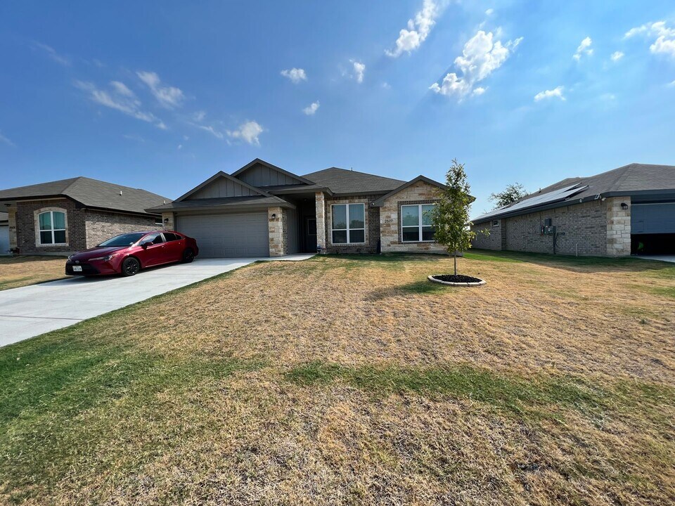 2577 Belle Hubbard Trl in Belton, TX - Building Photo