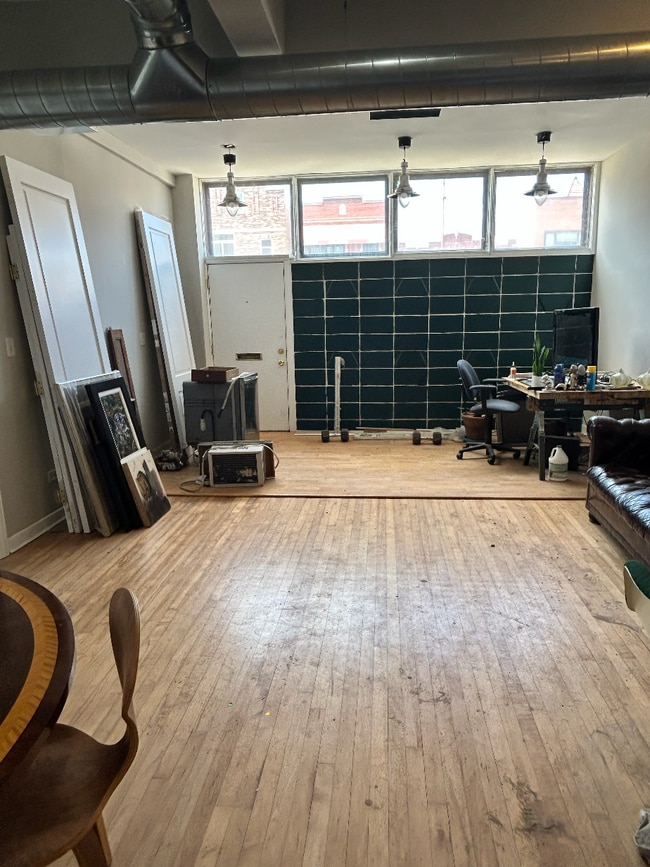 2749 N Ashland Ave, Unit 1st flr in Chicago, IL - Foto de edificio - Building Photo