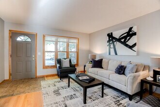 821 Weeks Ave SE in Minneapolis, MN - Building Photo - Building Photo