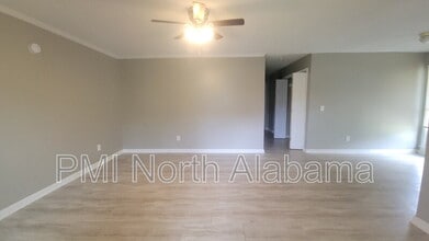 1502 Barrington Rd NW in Huntsville, AL - Foto de edificio - Building Photo