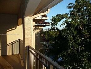 11701 SW 2nd St in Pembroke Pines, FL - Foto de edificio - Building Photo