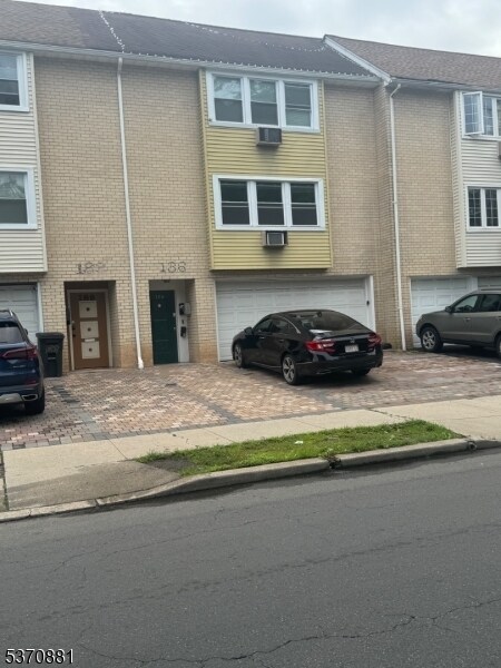 188 Park St in East Orange, NJ - Building Photo