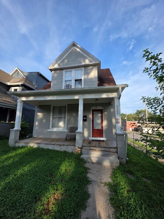 3300 Holmes St in Kansas City, MO - Foto de edificio