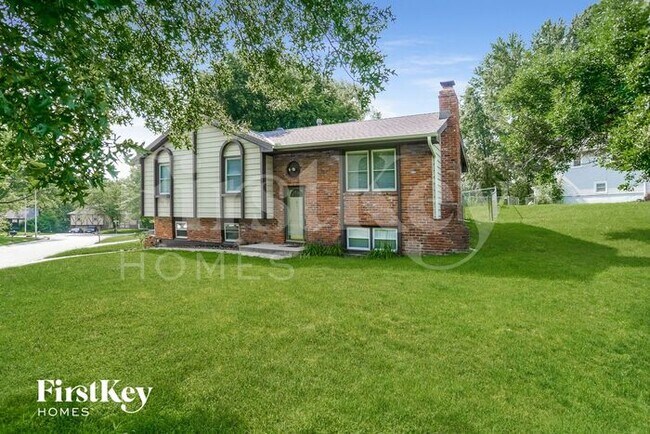 7305 NW 76 Pl in Kansas City, MO - Building Photo - Building Photo