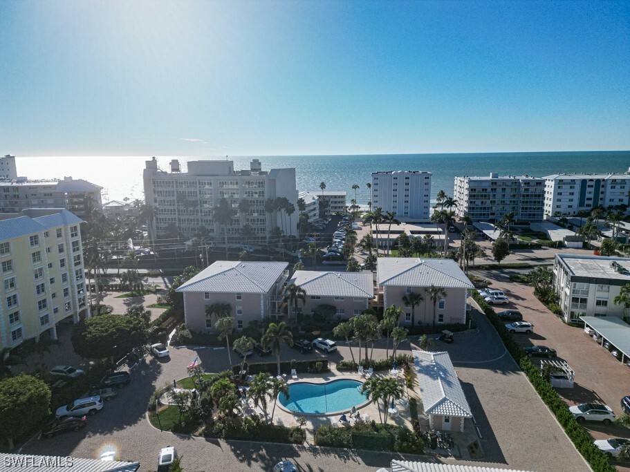 1910 Gulf Shore Blvd N in Naples, FL - Building Photo