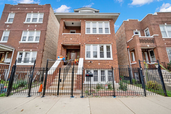 4335 S Sacramento Ave in Chicago, IL - Building Photo - Building Photo