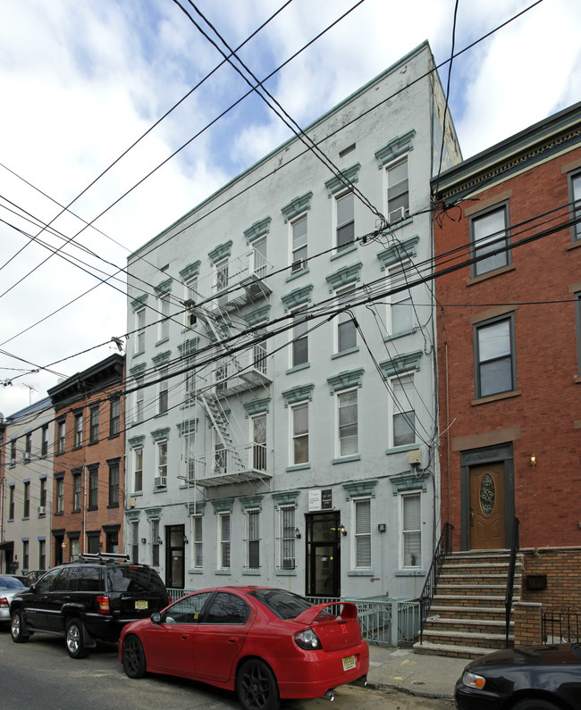 323-325 Bloomfield St in Hoboken, NJ - Building Photo - Building Photo