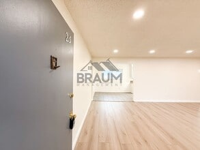 5131 Buffalo Ave in Los Angeles, CA - Foto de edificio - Building Photo