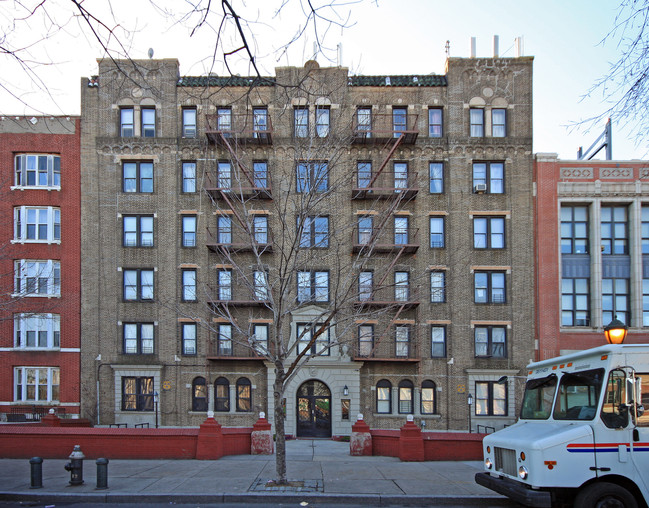 410 Eastern Parkway in Brooklyn, NY - Building Photo - Building Photo