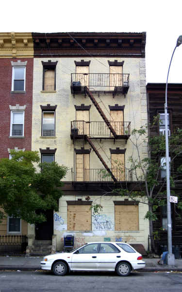 570 Seventh Ave in Brooklyn, NY - Building Photo