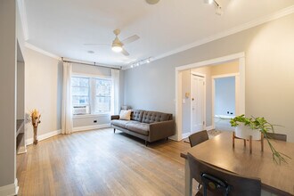 536 1/2 W Cornelia Ave in Chicago, IL - Building Photo - Building Photo