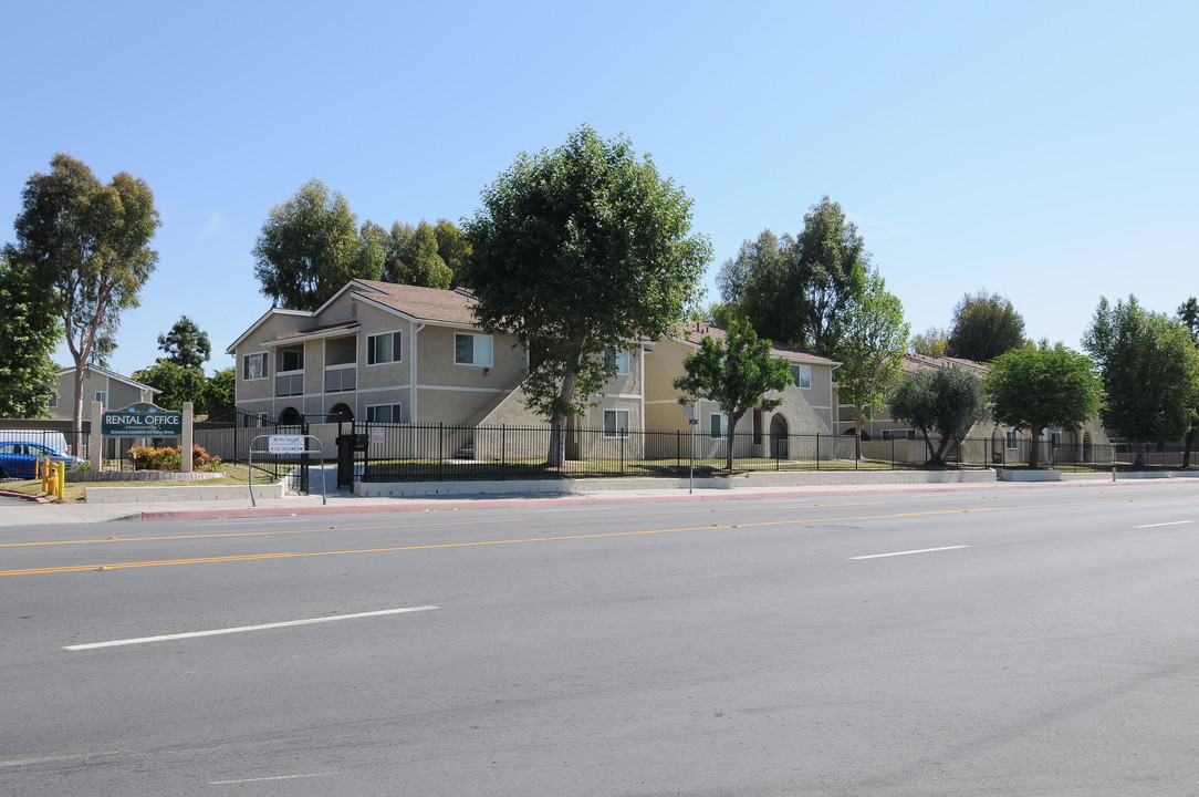 Meadowview Apartments II in Perris, CA - Building Photo