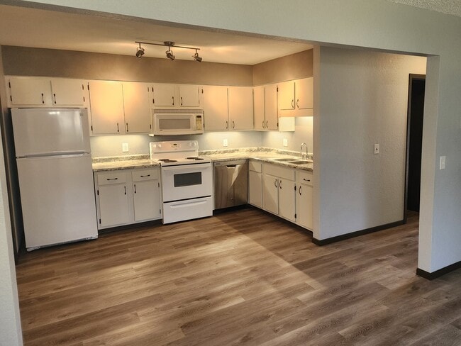 property at 910 E 2nd St