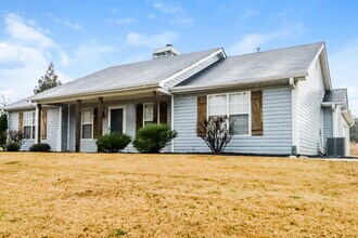 335 Cattlemans Cir in Mcdonough, GA - Foto de edificio - Building Photo