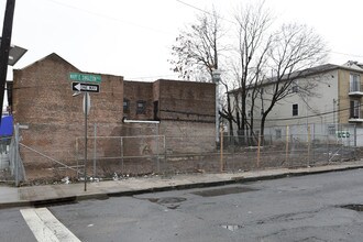 Tucker View Apartments - Building B in Newark, NJ - Building Photo - Building Photo