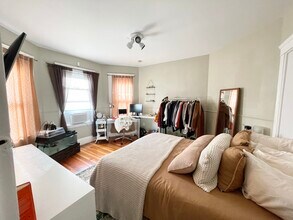 9 Taft St, Unit 1 in Boston, MA - Foto de edificio - Building Photo