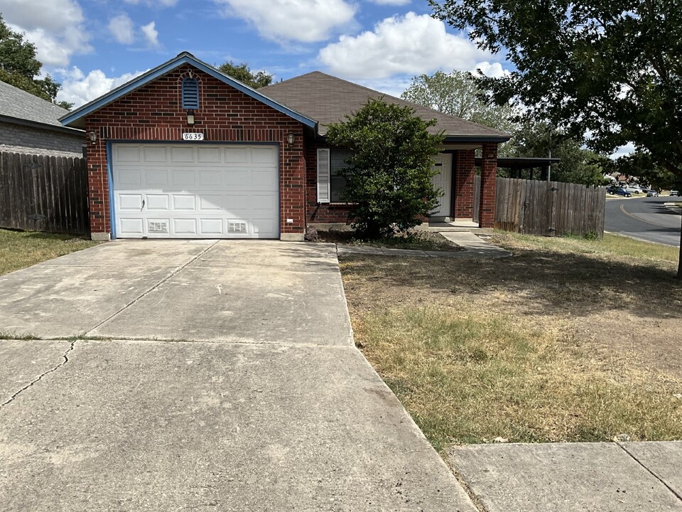 6635 Evenridge Ln in San Antonio, TX - Building Photo