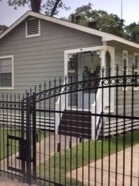 410 Melbourne St photo'