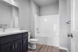 4445 Sunnyside Rd SE in Salem, OR - Foto de edificio - Building Photo