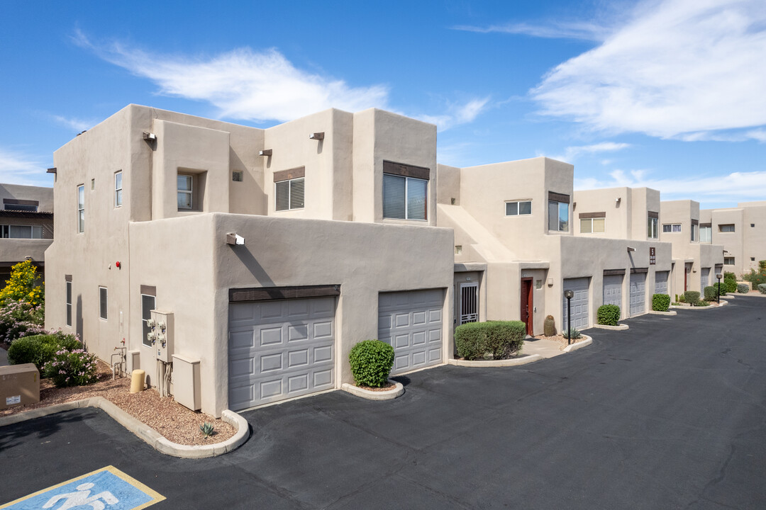 Scottsdale Mission in Scottsdale, AZ - Foto de edificio